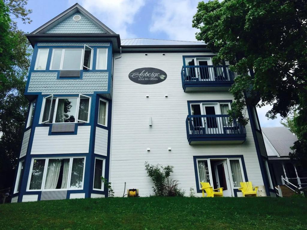 Auberge sous Les Arbres - главное фото