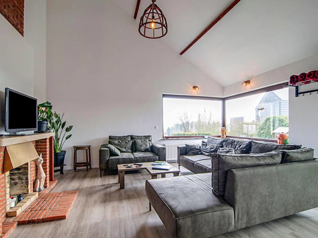 The Waltz of the Chickadees in Somme Leuze - главное фото