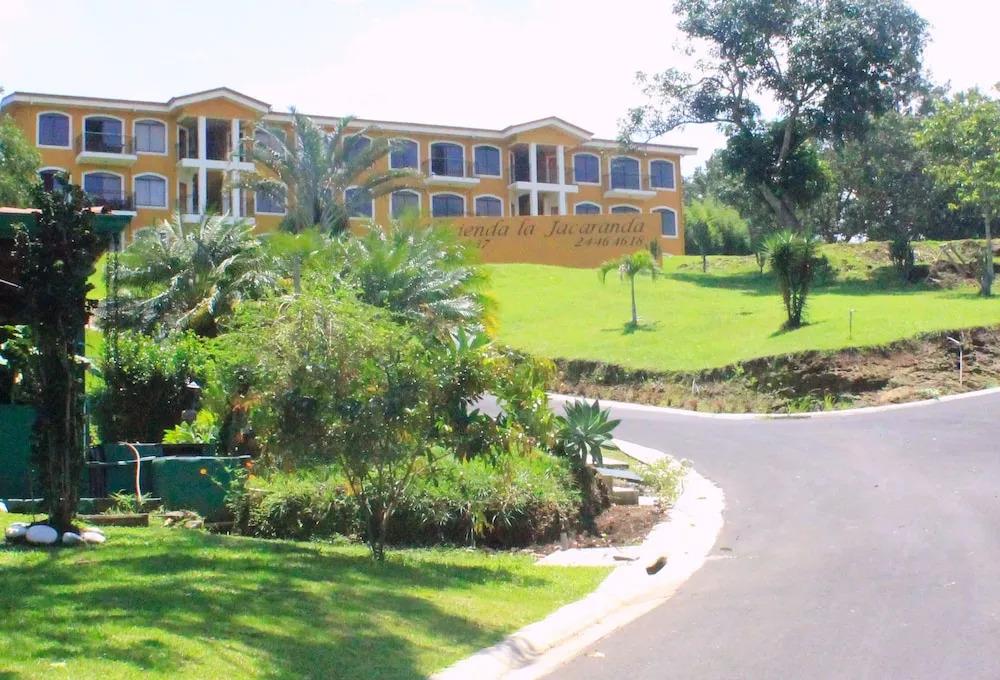 La Jacaranda Luxury Condos - главное фото