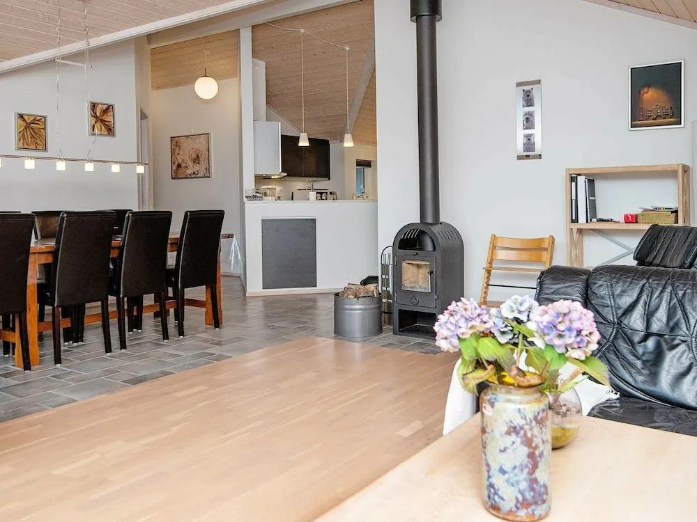 Welcoming Holiday Home in Glesborg With Sauna - главное фото