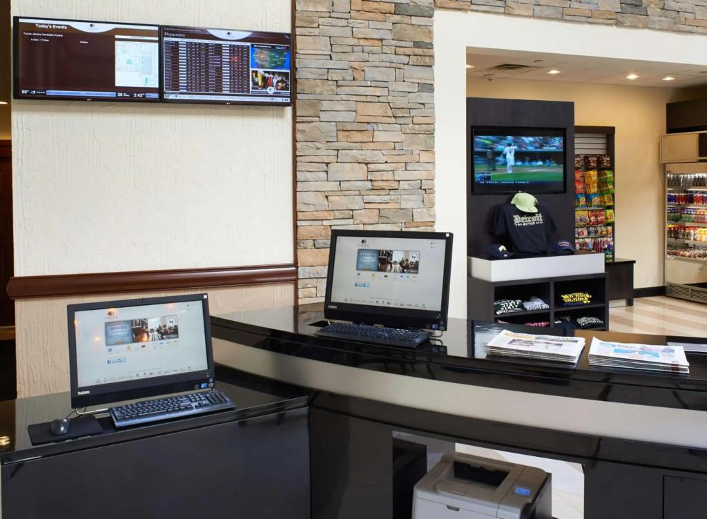 DoubleTree by Hilton Detroit - Dearborn - главное фото
