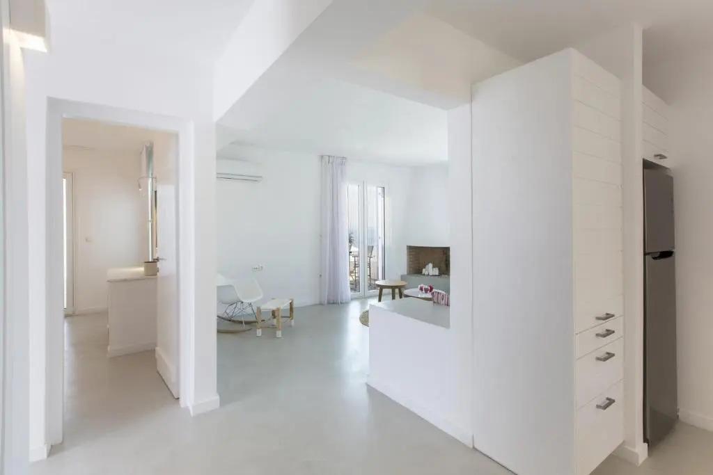 modern apartment with a sea view and swimming pool in Koundouros - главное фото