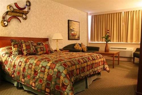 Compass Point Inn - главное фото