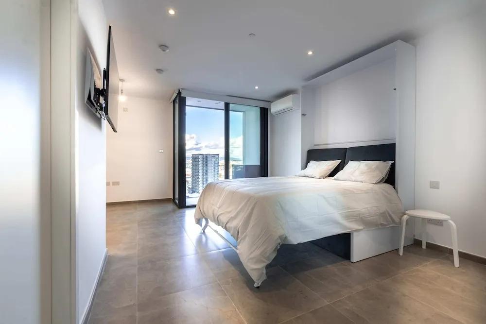 Top Studio With View-hosted by Sweetstay - главное фото