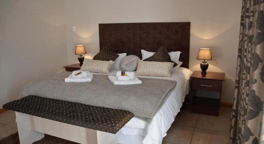 Two Bells Guest House - главное фото