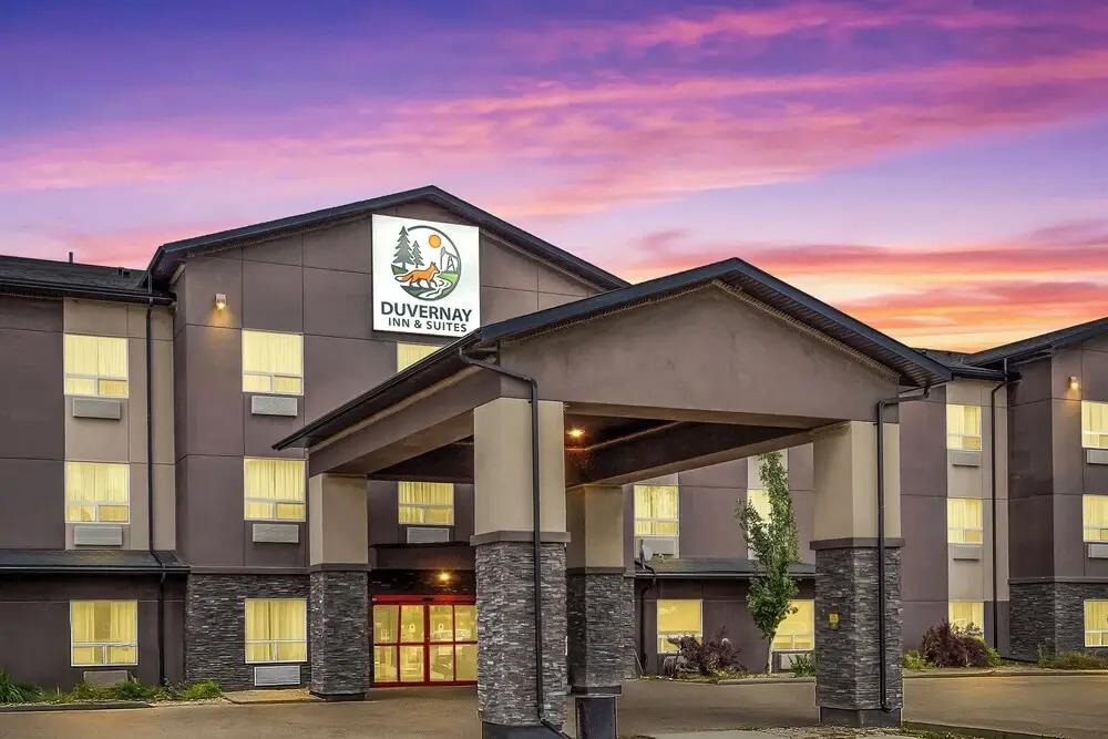 Duvernay Inn & Suites - главное фото