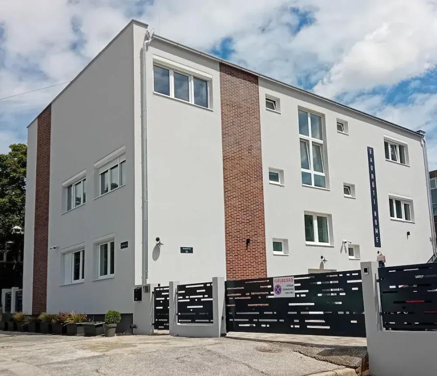 Radnoti Home - главное фото