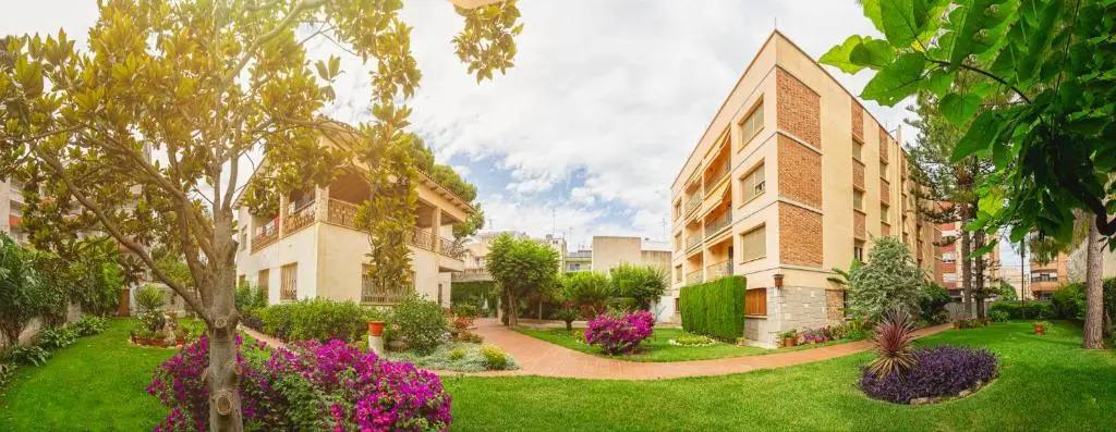 Apartamentos El Oasis - главное фото