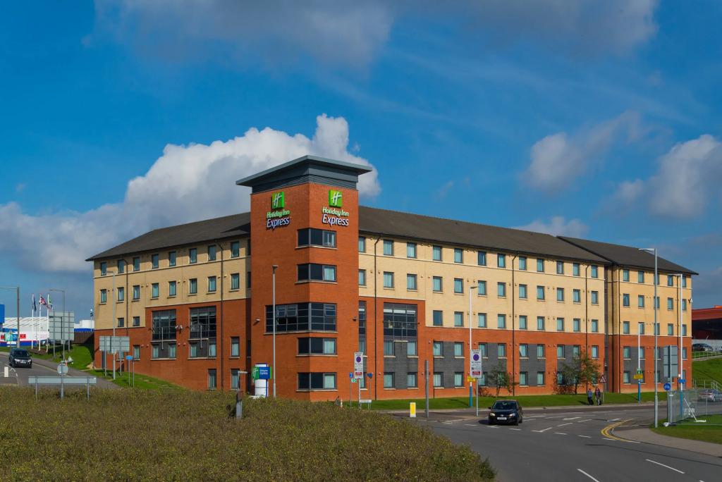 Holiday Inn Express London Luton Airport by IHG - главное фото