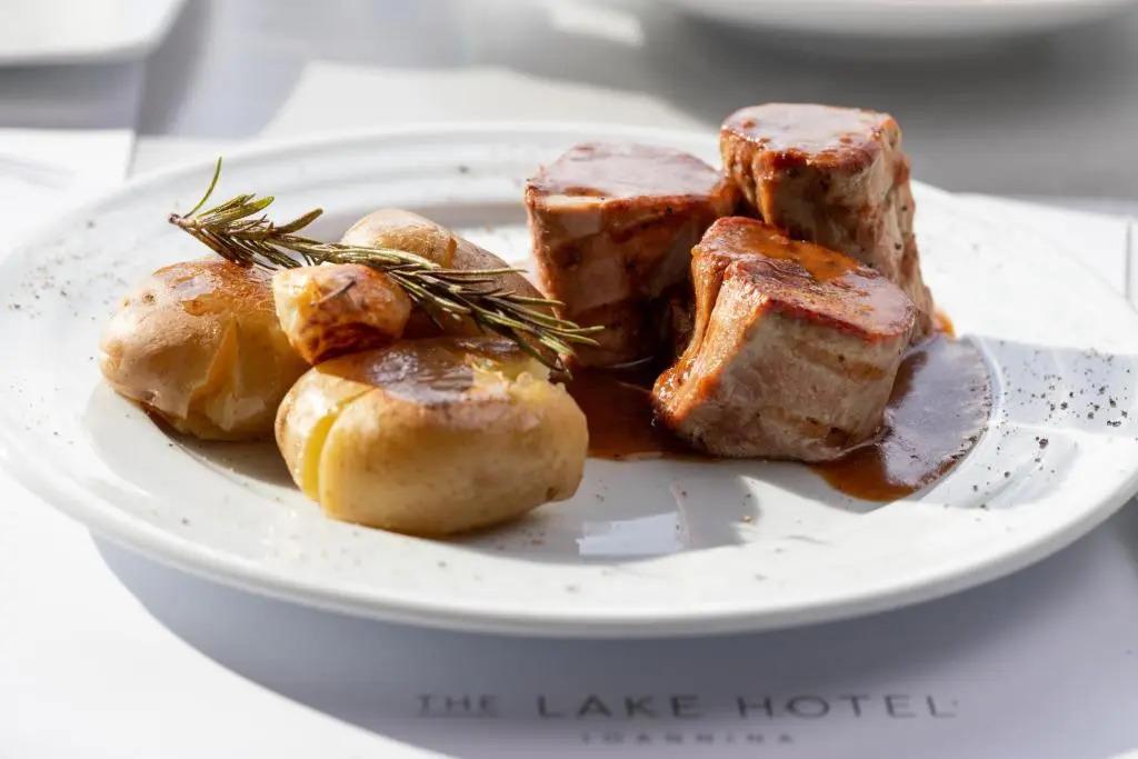 The Lake Hotel - главное фото