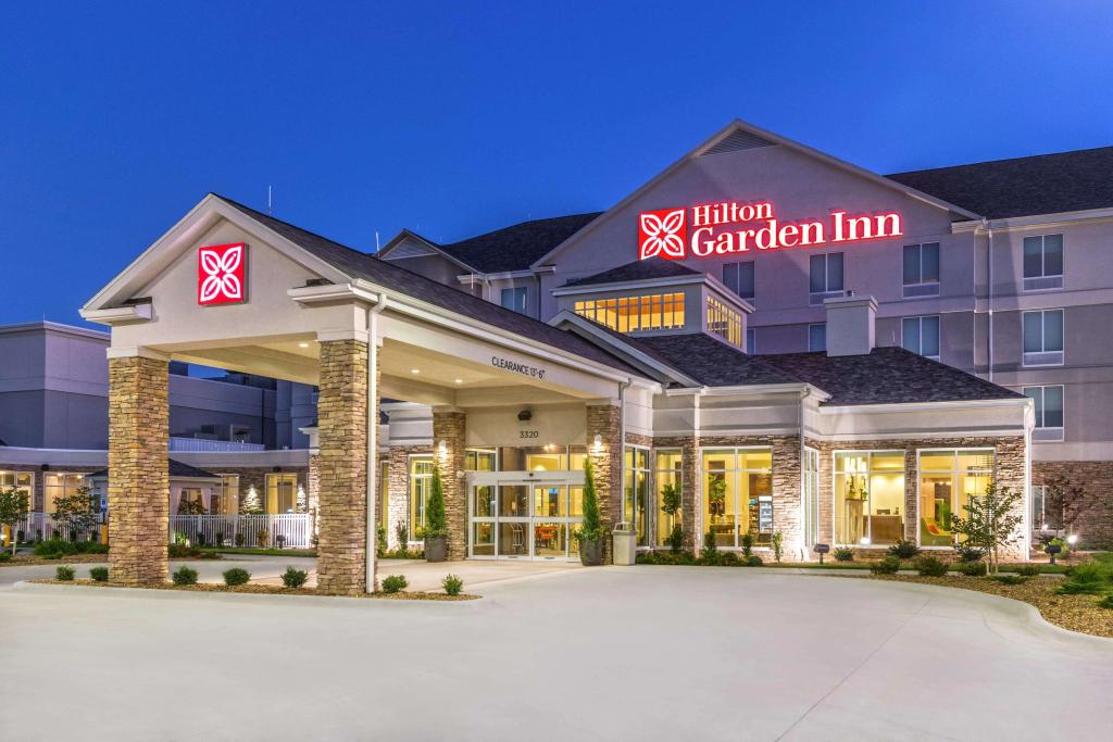 Hilton Garden Inn Salina - главное фото