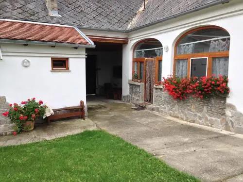 Petra Apartmanok - главное фото