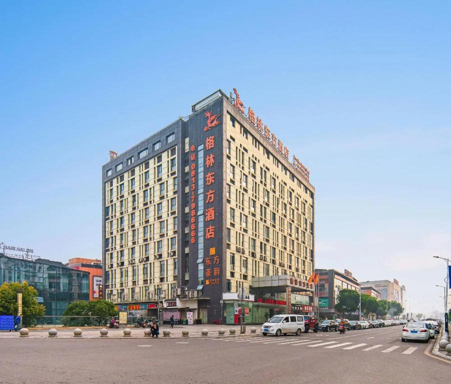 GreenTree Eastern ZiGong Huashang International City Huichuan Rd Hotel - главное фото