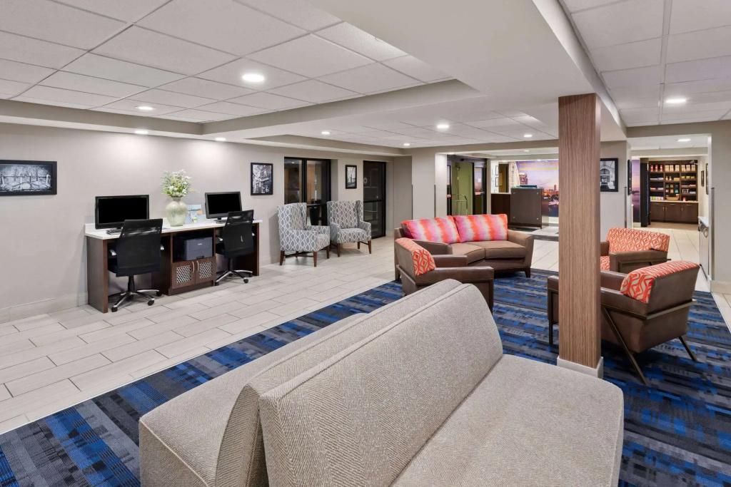 La Quinta Inn & Suites by Wyndham Goodlettsville - Nashville - главное фото