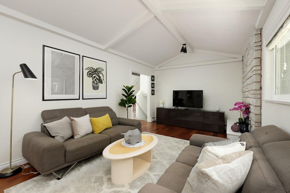 8240 Manson Dr - главное фото