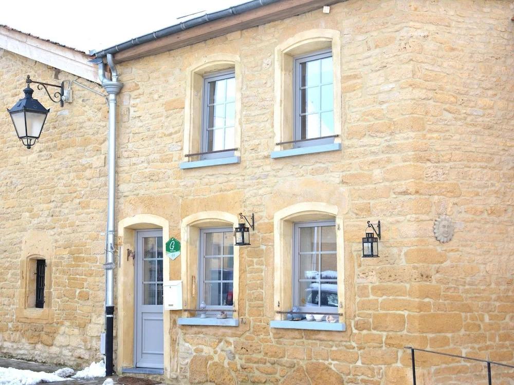 Charming Nest Cozy, Romantic, Very Comfortable, on a Square of Torgny - главное фото