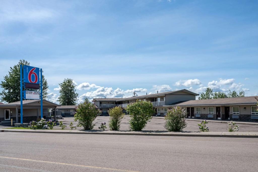 Motel 6 Fort Nelson, BC - главное фото