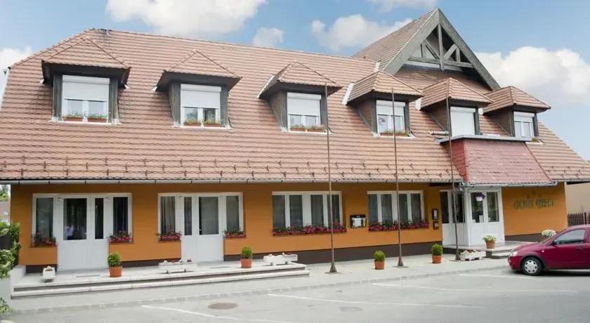 Karát Hotel - главное фото