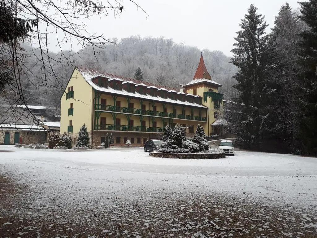 Bakony Hotel - главное фото