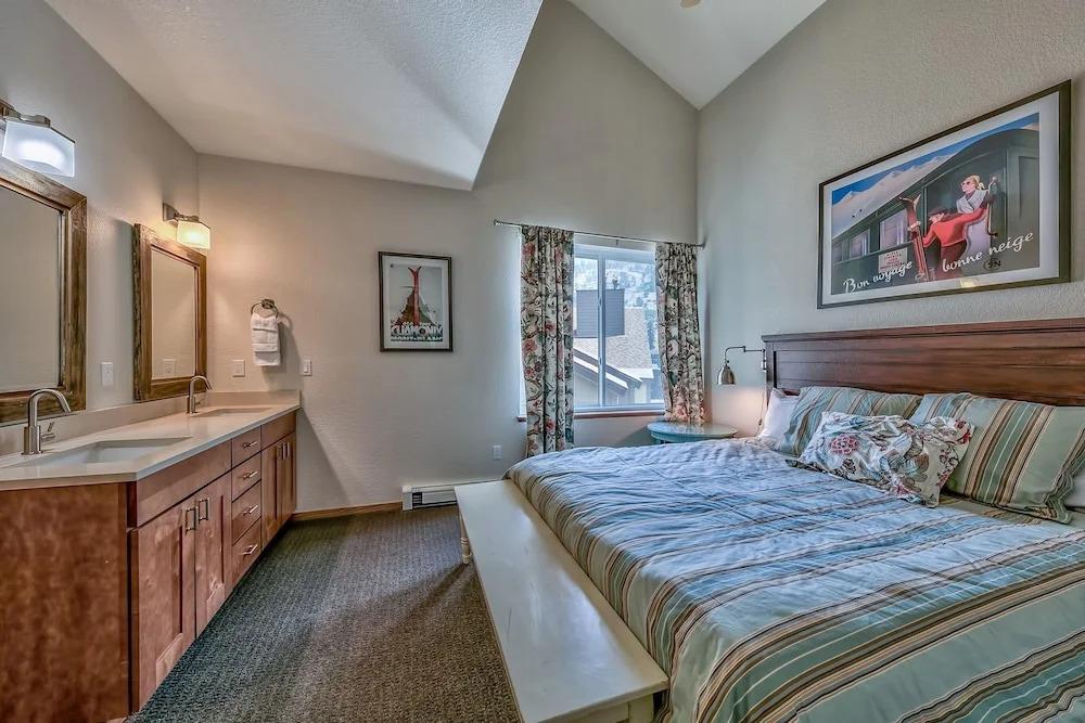 2br+ Loft Centrally Located Kirkwood Great Value 2 Bedroom Condo by RedAwning - главное фото