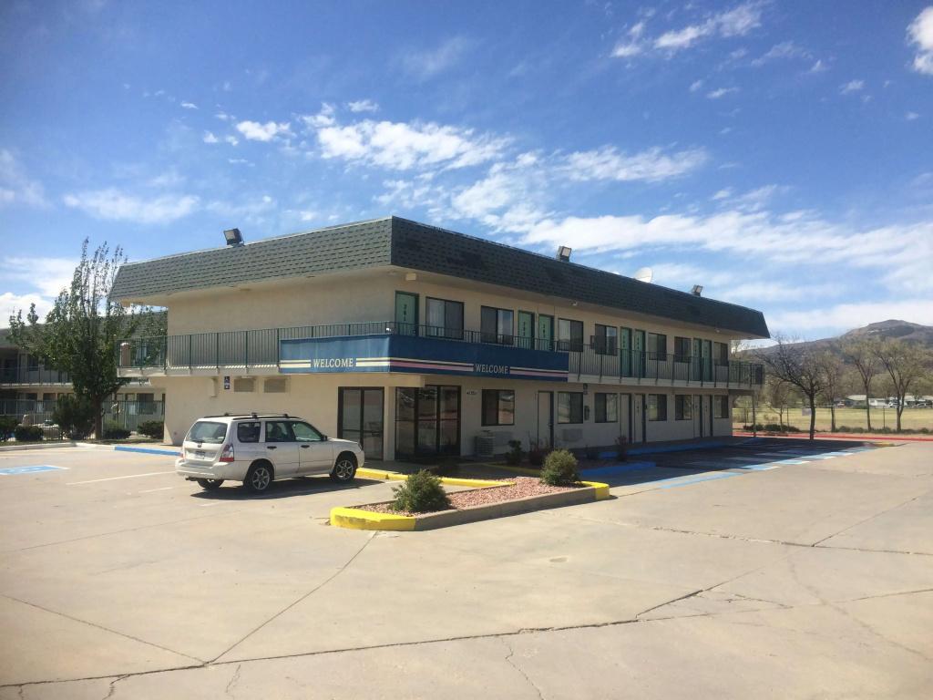 Travelodge by Wyndham Raton - главное фото