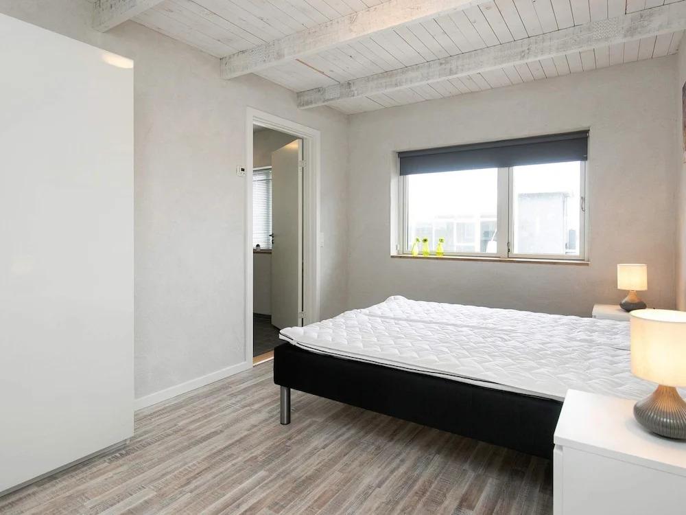 Modern Holiday Home in Falster With Whirlpool - главное фото