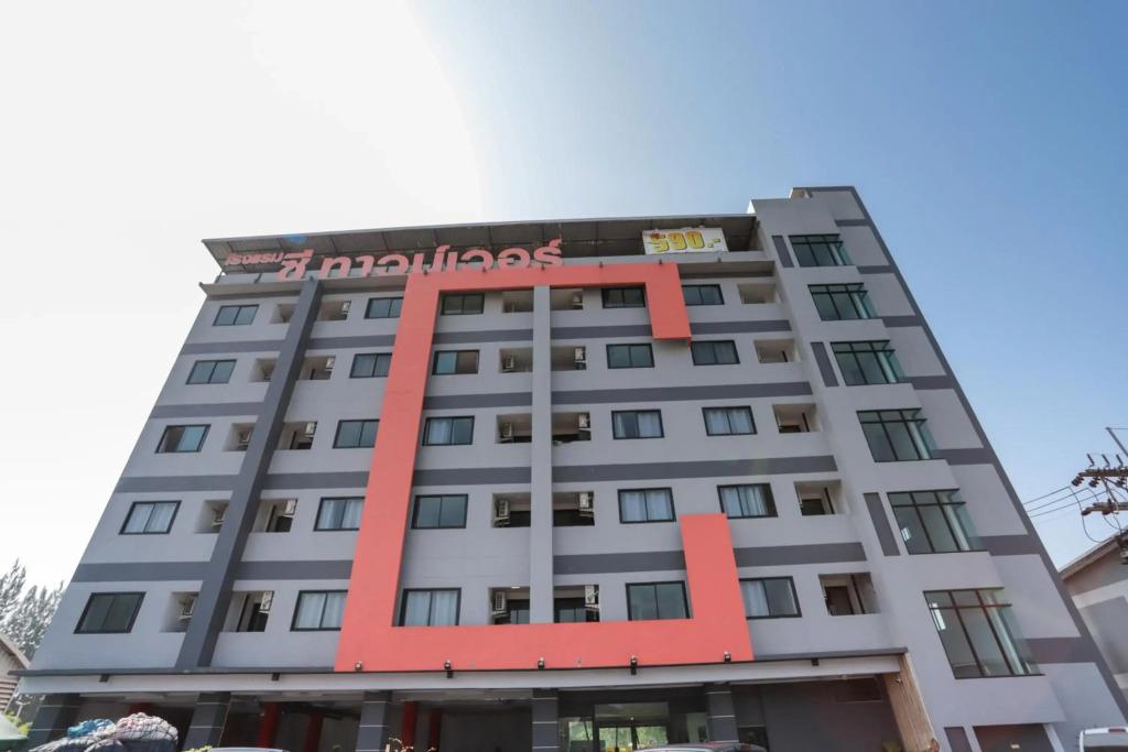 C Tower Hotel - главное фото