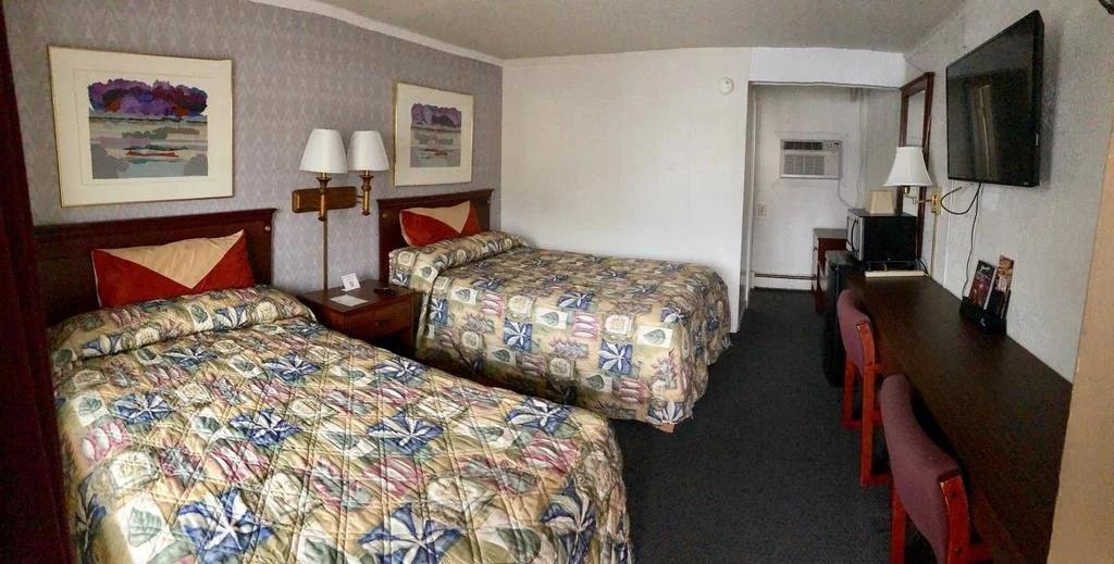 Economy Inn Bloomington - главное фото