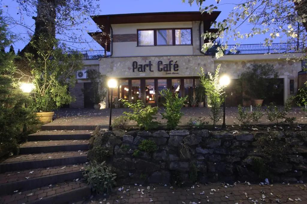 Part Cafe Panzió - главное фото