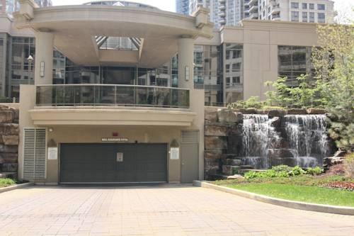 Pelicanstay at Square One Mall - главное фото