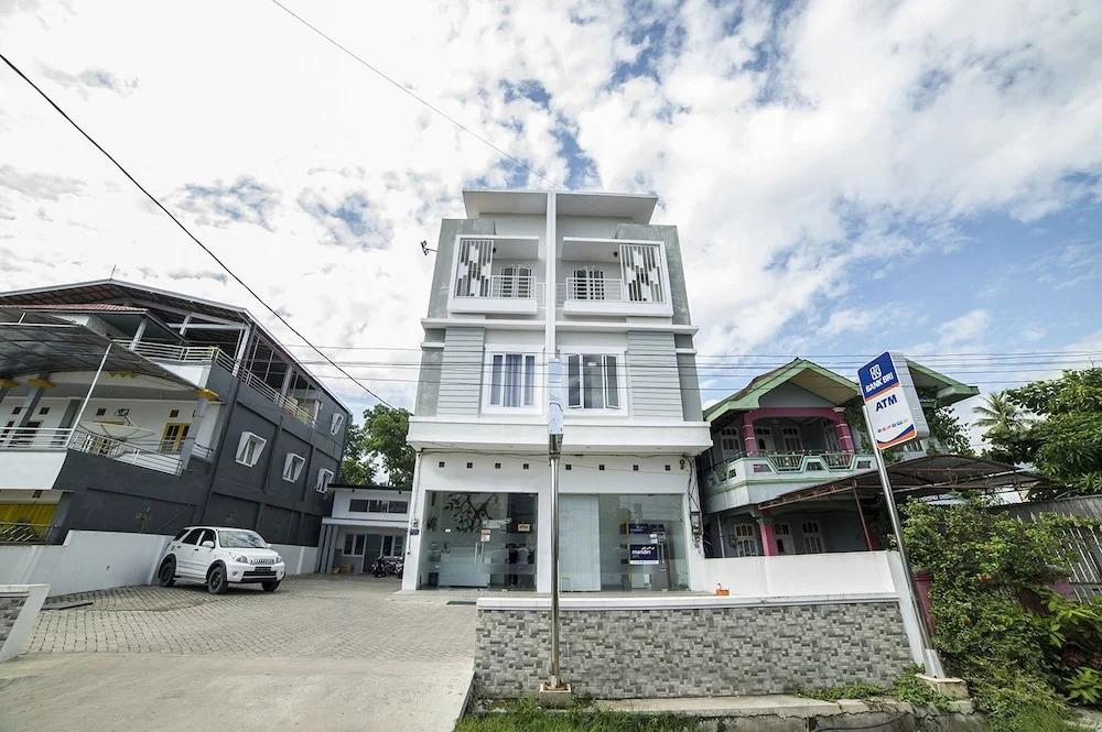 艾里班贾尔马辛夏利亚帕慕路斯巴鲁布米马斯拉亚 25 号酒店(Airy Syariah Pemurus Baru Bumi Mas Raya 25 Banjarmasin) - главное фото