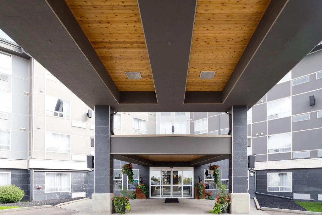 Sandman Signature Edmonton South Hotel - главное фото