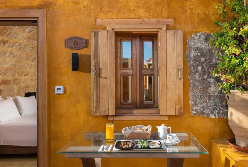 10GR Boutique Hotel and Wine Bar - главное фото