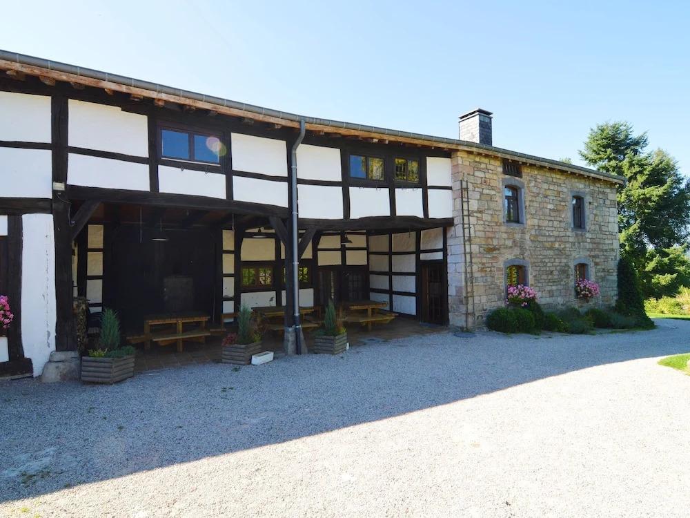 Beautiful Farmhouse in Burtonville With Sauna - главное фото