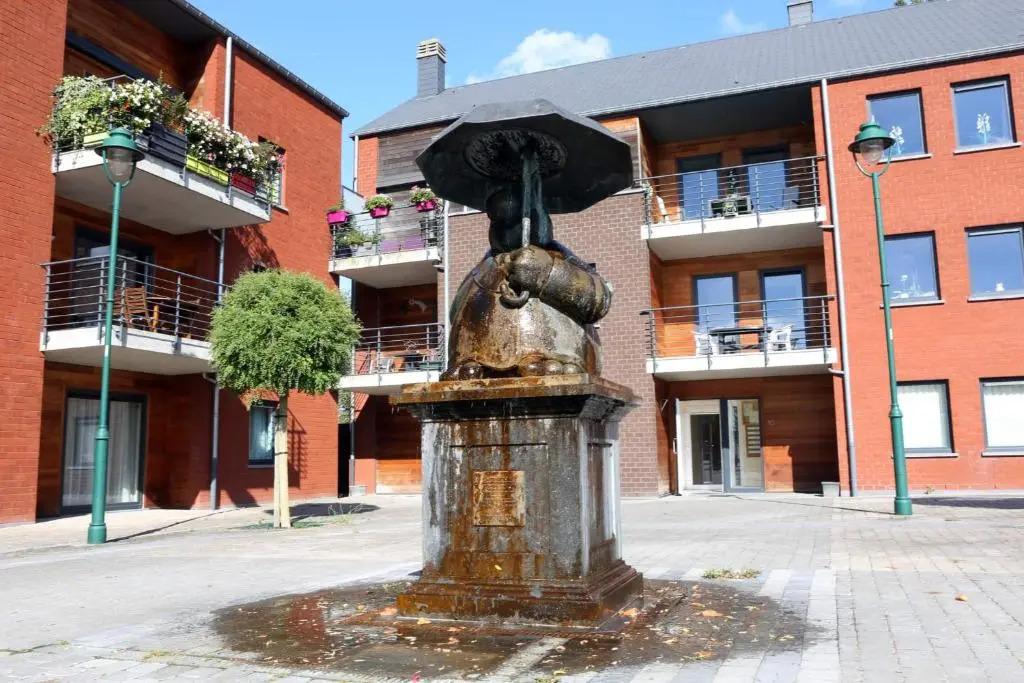 Aux Trois Petits Cochons - главное фото