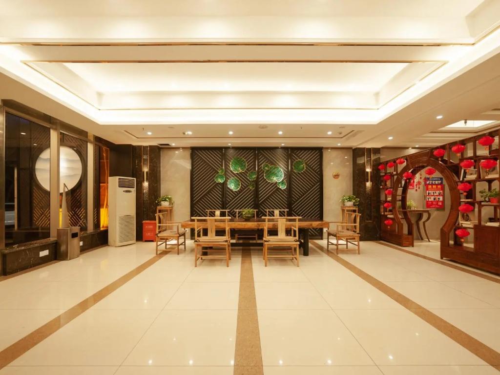 Starway Hotel Zigong Huidong Centre - главное фото