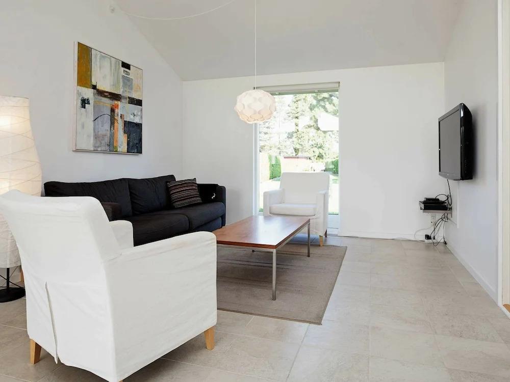 Cozy Holiday Home in Væggerløse With Private Whirlpool - главное фото