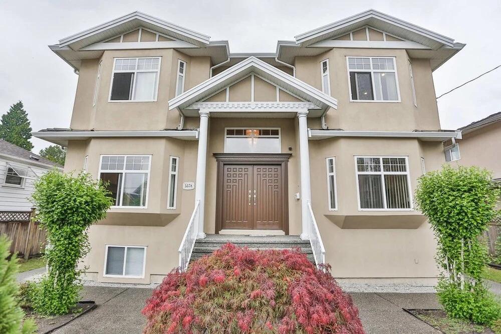 Burnaby Luxury Home - главное фото