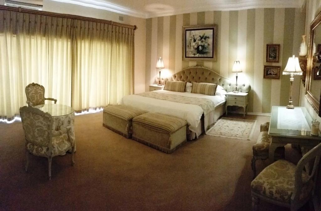 Royal Ridge Guest House and Apartments - главное фото