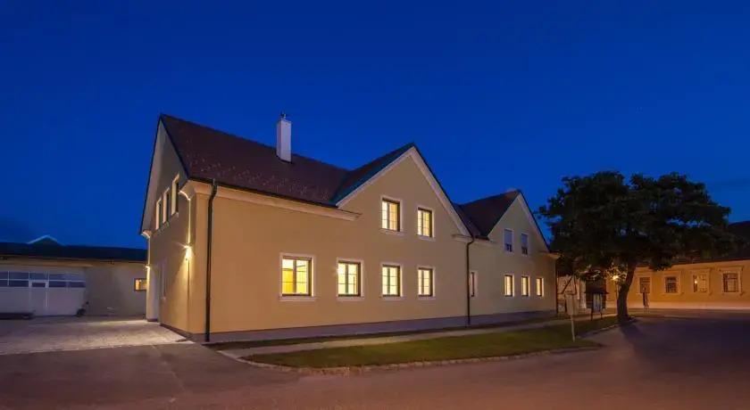 Stacher Wein und Bett - главное фото