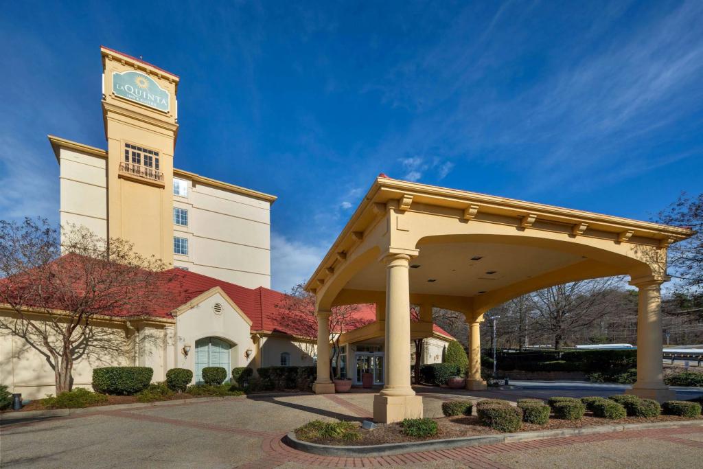 La Quinta Inn & Suites by Wyndham Greenville Haywood - главное фото