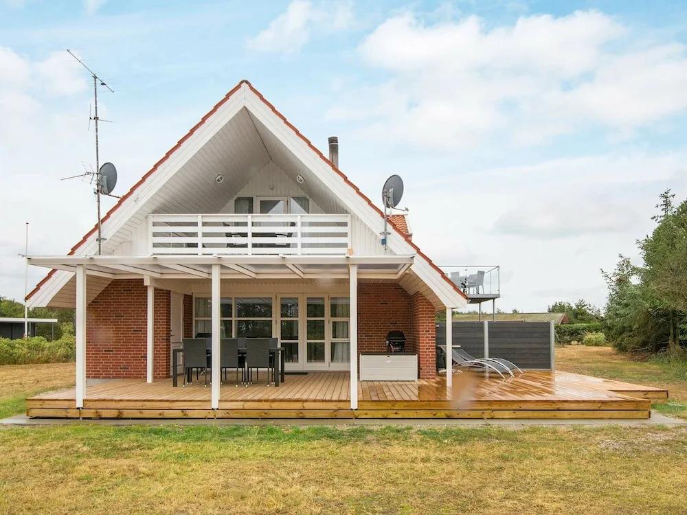 Simplistic Holiday Home in Glesborg With Sauna - главное фото