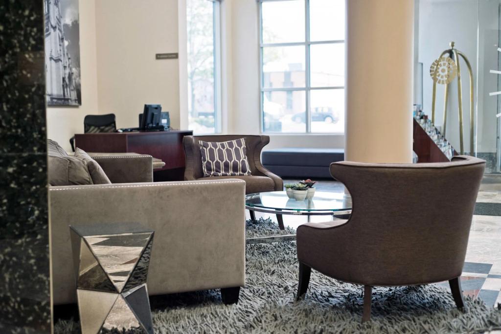 Sandman Signature Mississauga Hotel - главное фото