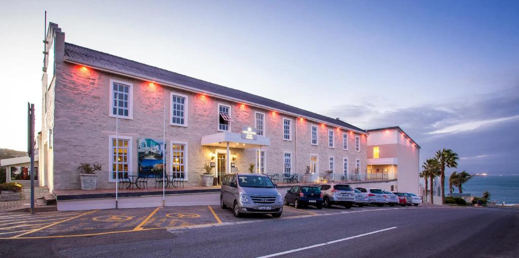 Protea Hotel by Marriott Mossel Bay - главное фото