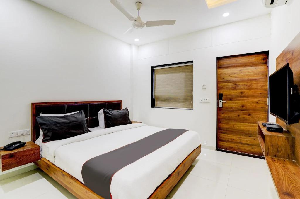 Collection O 79334 Hotel Maa Gayatri - главное фото