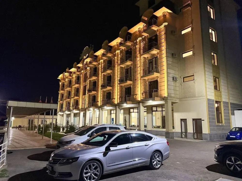 Humo Plaza Hotel - главное фото