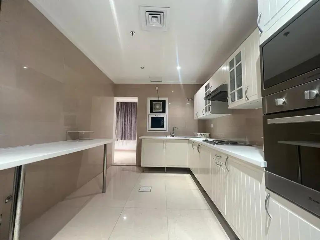 White luxury Suite hotel - главное фото