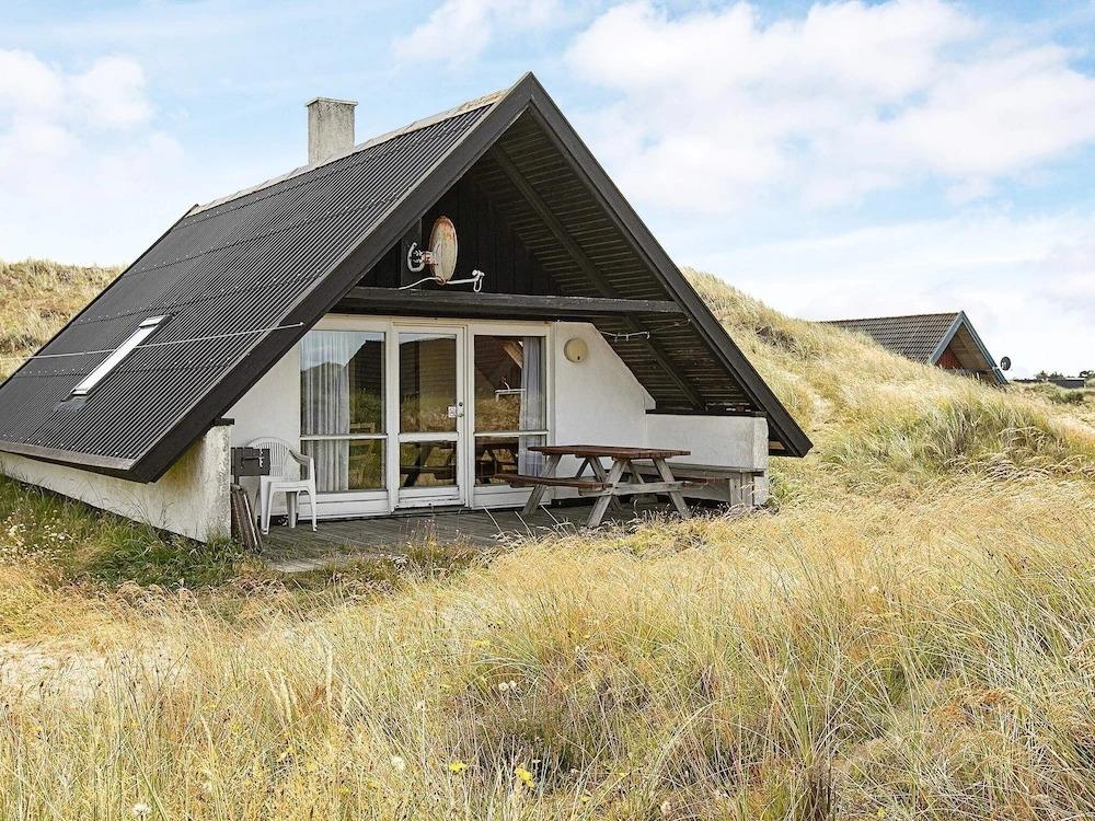 Quaint Holiday Home With Naturalistic Views in Ringkøbing - главное фото