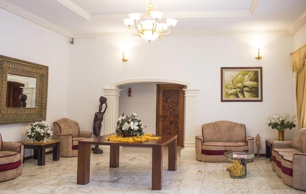 Embassy Suites Hotels & Restaurant - главное фото