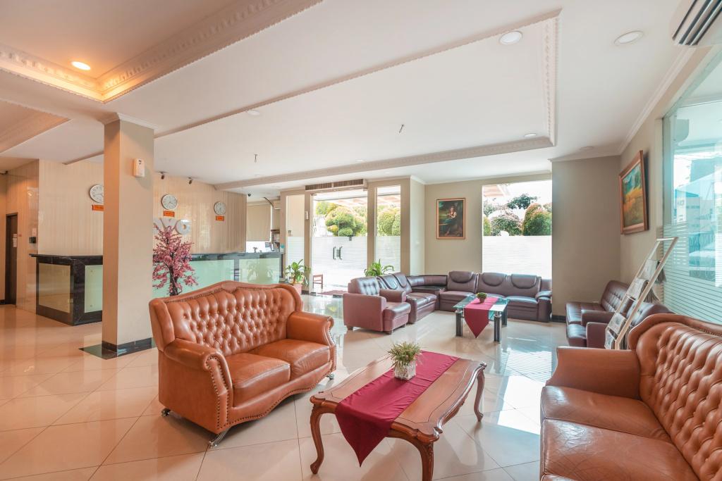 OYO Flagship 2131 Hotel Binong - главное фото
